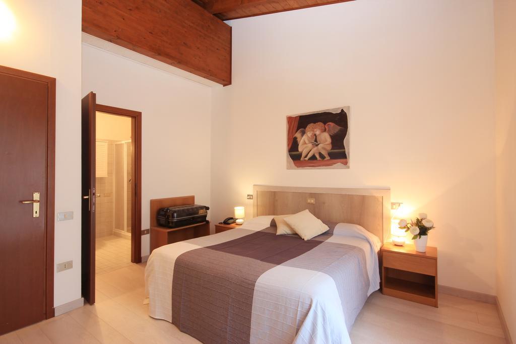 Hotel Colomber Gardone Riviera Exterior foto