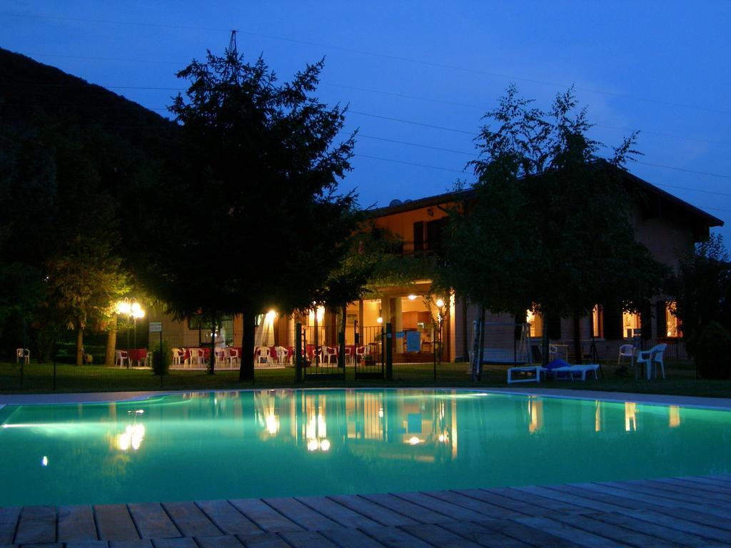 Hotel Colomber Gardone Riviera Exterior foto